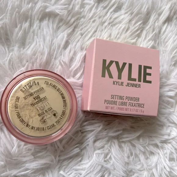 Kylie Cosmetics Translucent Setting Powder - Picture 4 of 8